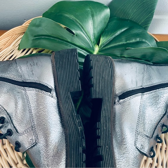 Shellys London Tyra Silver Metallic Crinkled leather Combat Boots Buckle Size 36 - Picture 11 of 16